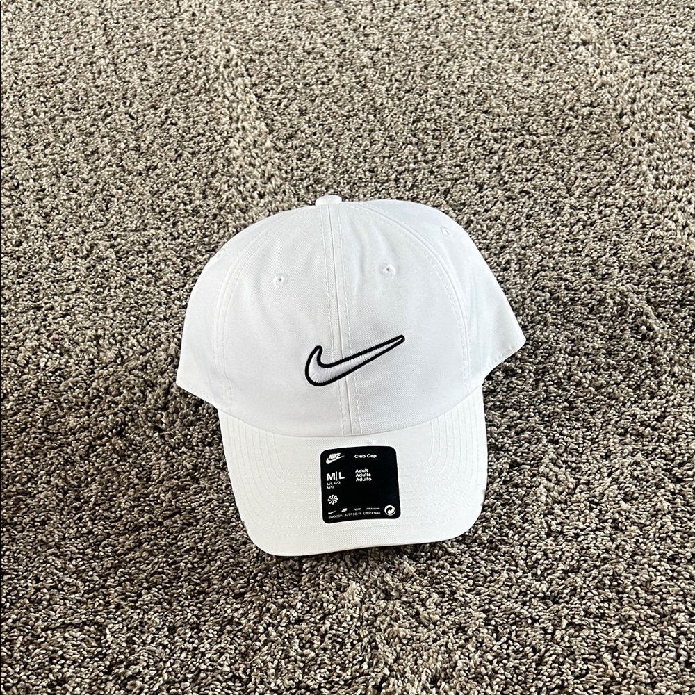 Nike White Baseball cap for adult